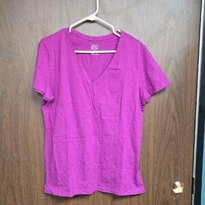 Black Bow Size L Magenta V-Neck T-Shirt